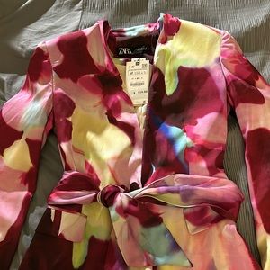 multi color pant suit blazer with wrap belt ,pockets size med, pants size small